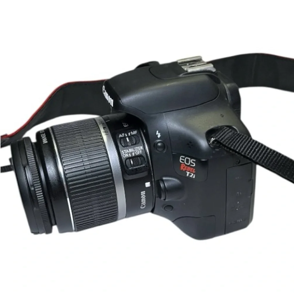 EUC Canon DS126271 EOS REBEL T2i Camera W/18-55mm Image Stabilizer Lens
